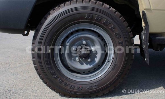 Sayi Imported Toyota Land Cruiser Beige Babbar mota in Import - Dubai a Agadez Sayi Imported Toyota Land Cruiser Beige Babbar mota in Import - Dubai a Agadez