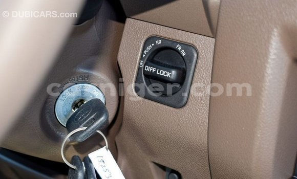 Buy Import Toyota Land Cruiser Beige Truck in Import - Dubai in Agadez Buy Import Toyota Land Cruiser Beige Truck in Import - Dubai in Agadez