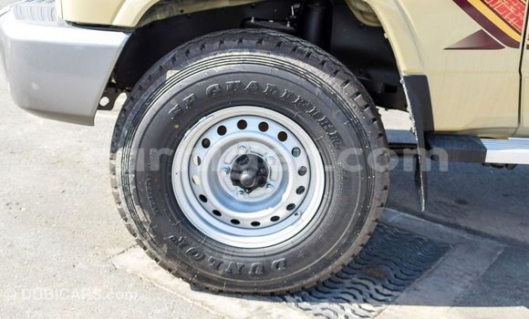 Buy Import Toyota Land Cruiser Beige Truck in Import - Dubai in Agadez Buy Import Toyota Land Cruiser Beige Truck in Import - Dubai in Agadez