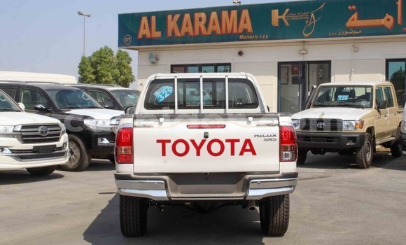 Sayi Imported Toyota Hilux White Mota in Import - Dubai a Agadez Sayi Imported Toyota Hilux White Mota in Import - Dubai a Agadez