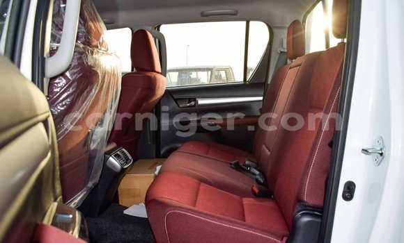 Acheter Import Voiture Toyota Hilux Blanc à Import - Dubai, Agadez Acheter Import Voiture Toyota Hilux Blanc à Import - Dubai, Agadez