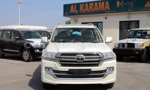 اشتري Imported Toyota Land Cruiser White شاحنة في Import - Dubai في أغاديز اشتري Imported Toyota Land Cruiser White شاحنة في Import - Dubai في أغاديز