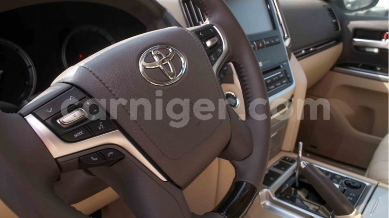 Big with watermark toyota land cruiser agadez import dubai 6204