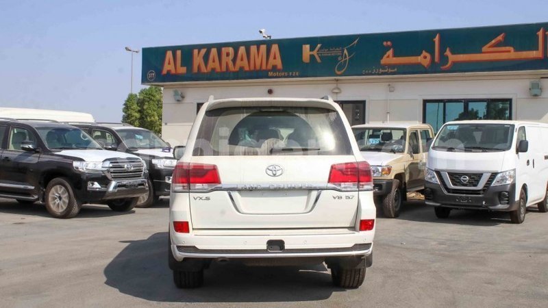 Big with watermark toyota land cruiser agadez import dubai 6204