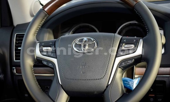 Buy Import Toyota Land Cruiser Black Truck in Import - Dubai in Agadez Buy Import Toyota Land Cruiser Black Truck in Import - Dubai in Agadez