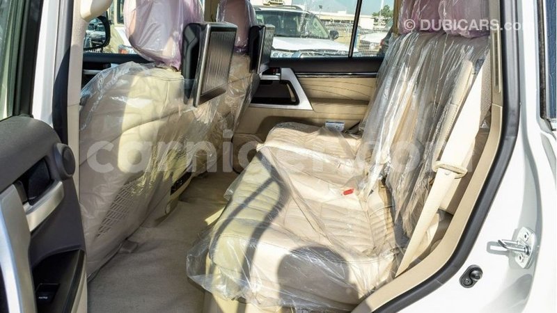 Big with watermark toyota land cruiser agadez import dubai 6209