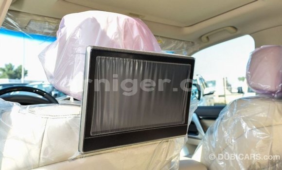 Buy Import Toyota Land Cruiser White Truck in Import - Dubai in Agadez Buy Import Toyota Land Cruiser White Truck in Import - Dubai in Agadez