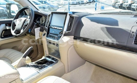 Buy Import Toyota Land Cruiser White Truck in Import - Dubai in Agadez Buy Import Toyota Land Cruiser White Truck in Import - Dubai in Agadez
