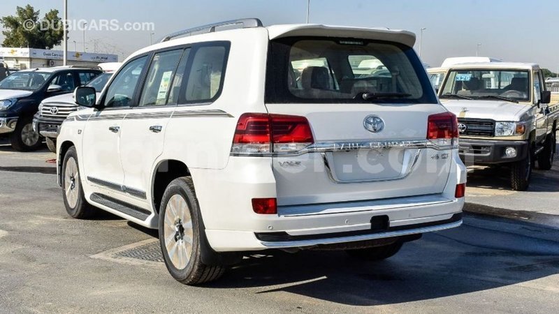 Big with watermark toyota land cruiser agadez import dubai 6209