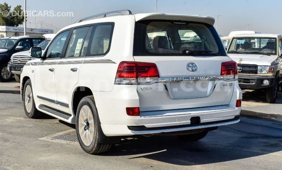 Buy Import Toyota Land Cruiser White Truck in Import - Dubai in Agadez Buy Import Toyota Land Cruiser White Truck in Import - Dubai in Agadez