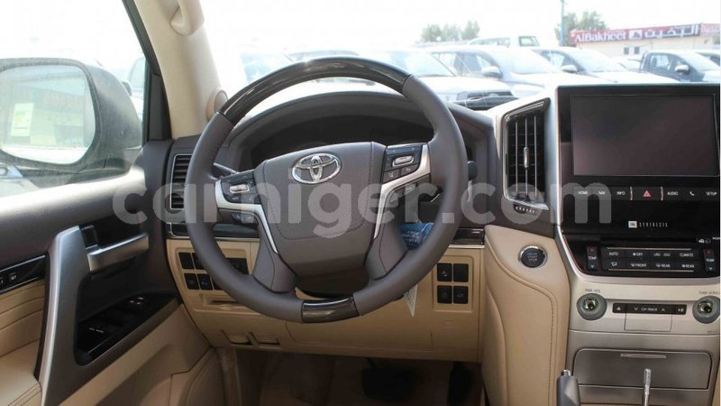 Big with watermark toyota hilux agadez import dubai 6210