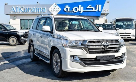 Buy Import Toyota Land Cruiser White Truck in Import - Dubai in Agadez Buy Import Toyota Land Cruiser White Truck in Import - Dubai in Agadez