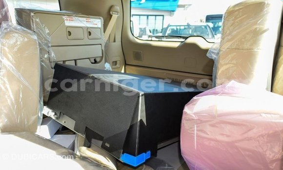 Buy Import Toyota Land Cruiser White Truck in Import - Dubai in Agadez Buy Import Toyota Land Cruiser White Truck in Import - Dubai in Agadez