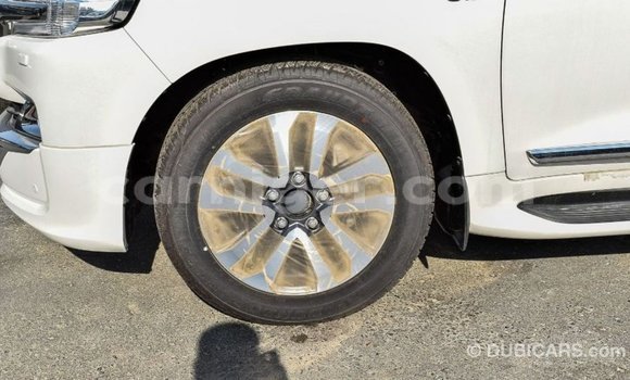 Buy Import Toyota Land Cruiser White Truck in Import - Dubai in Agadez Buy Import Toyota Land Cruiser White Truck in Import - Dubai in Agadez