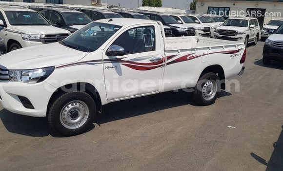 Sayi Imported Toyota Hilux White Mota in Import - Dubai a Agadez Sayi Imported Toyota Hilux White Mota in Import - Dubai a Agadez