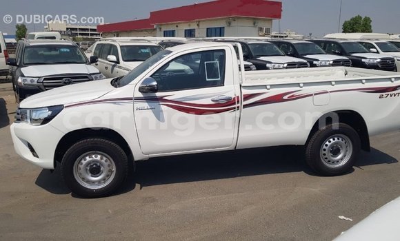 Sayi Imported Toyota Hilux White Mota in Import - Dubai a Agadez Sayi Imported Toyota Hilux White Mota in Import - Dubai a Agadez