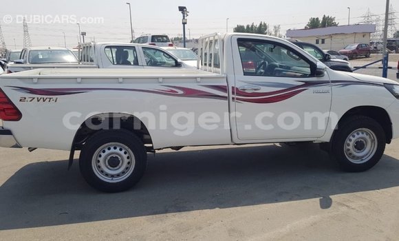 Sayi Imported Toyota Hilux White Mota in Import - Dubai a Agadez Sayi Imported Toyota Hilux White Mota in Import - Dubai a Agadez