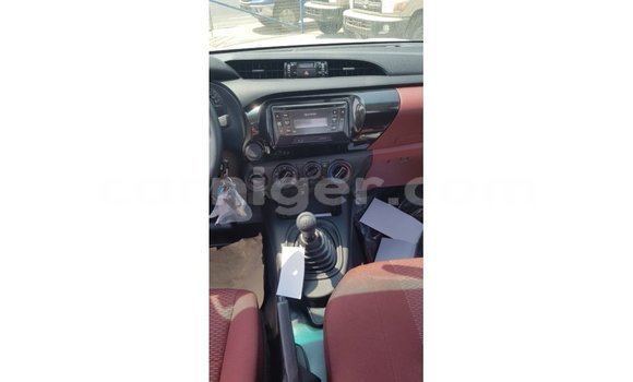 Sayi Imported Toyota Hilux White Mota in Import - Dubai a Agadez Sayi Imported Toyota Hilux White Mota in Import - Dubai a Agadez