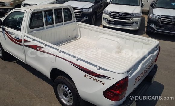 Sayi Imported Toyota Hilux White Mota in Import - Dubai a Agadez Sayi Imported Toyota Hilux White Mota in Import - Dubai a Agadez