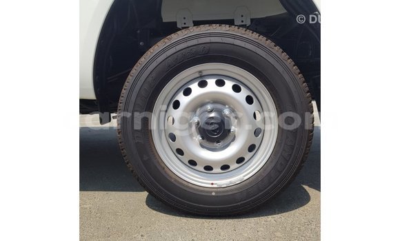 Sayi Imported Toyota Hilux White Mota in Import - Dubai a Agadez Sayi Imported Toyota Hilux White Mota in Import - Dubai a Agadez