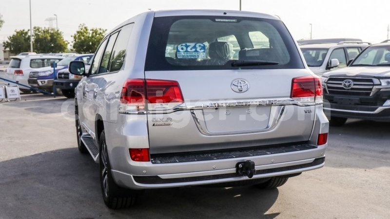 Big with watermark toyota land cruiser agadez import dubai 6219