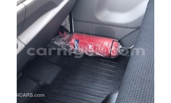 Sayi Imported Mitsubishi L400 White Babbar mota in Import - Dubai a Agadez Sayi Imported Mitsubishi L400 White Babbar mota in Import - Dubai a Agadez