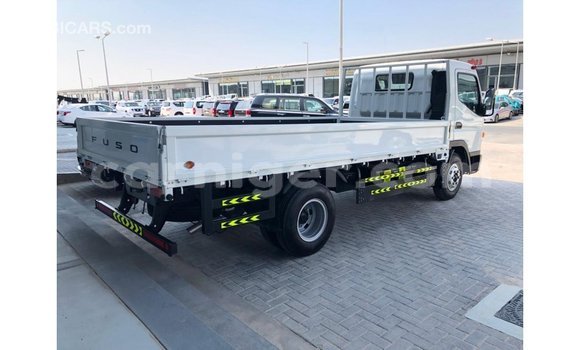 Sayi Imported Mitsubishi L400 White Babbar mota in Import - Dubai a Agadez Sayi Imported Mitsubishi L400 White Babbar mota in Import - Dubai a Agadez