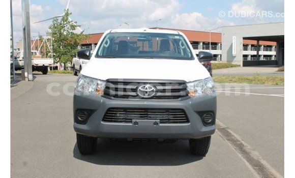 Sayi Imported Toyota Hilux White Mota in Import - Dubai a Agadez Sayi Imported Toyota Hilux White Mota in Import - Dubai a Agadez