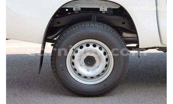 Sayi Imported Toyota Hilux White Mota in Import - Dubai a Agadez Sayi Imported Toyota Hilux White Mota in Import - Dubai a Agadez