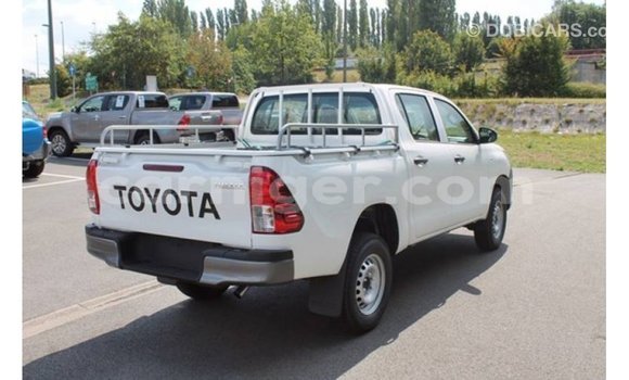 Sayi Imported Toyota Hilux White Mota in Import - Dubai a Agadez Sayi Imported Toyota Hilux White Mota in Import - Dubai a Agadez