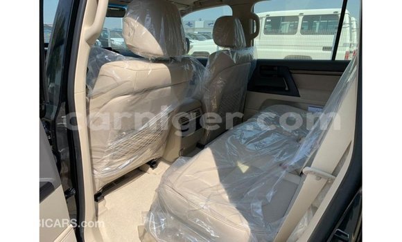 Buy Import Toyota Land Cruiser Black Truck in Import - Dubai in Agadez Buy Import Toyota Land Cruiser Black Truck in Import - Dubai in Agadez
