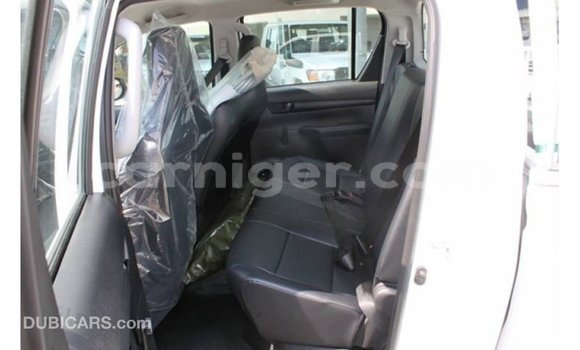Buy Import Toyota Hilux White Car in Import - Dubai in Agadez Buy Import Toyota Hilux White Car in Import - Dubai in Agadez