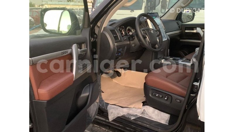 Big with watermark toyota land cruiser agadez import dubai 6238