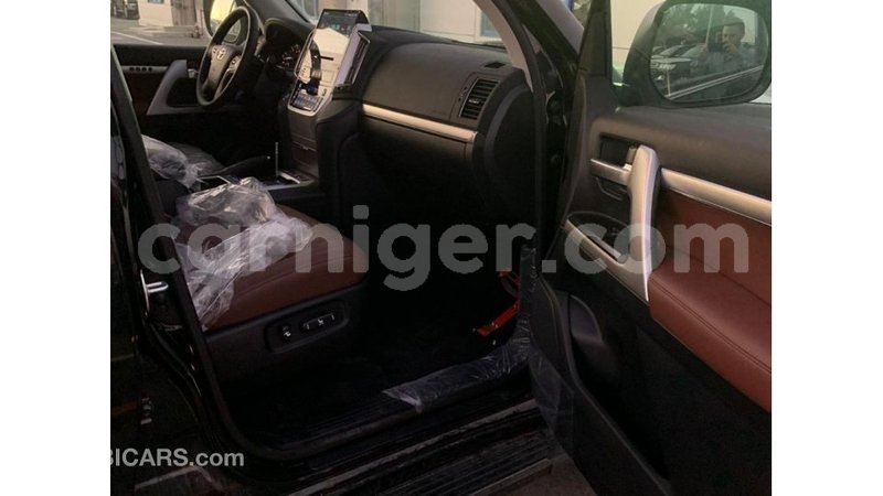 Big with watermark toyota land cruiser agadez import dubai 6238