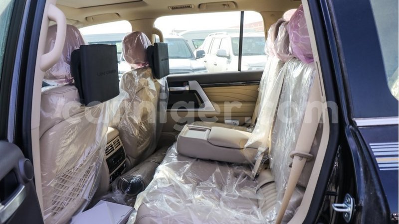 Big with watermark toyota land cruiser agadez import dubai 6239