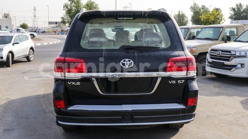 Big with watermark toyota land cruiser agadez import dubai 6239