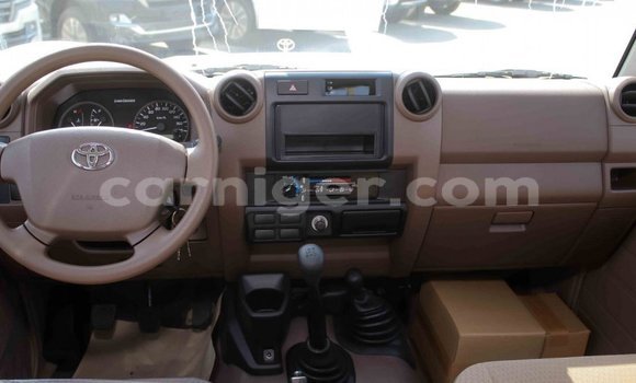 Sayi Imported Toyota Land Cruiser Beige Babbar mota in Import - Dubai a Agadez Sayi Imported Toyota Land Cruiser Beige Babbar mota in Import - Dubai a Agadez