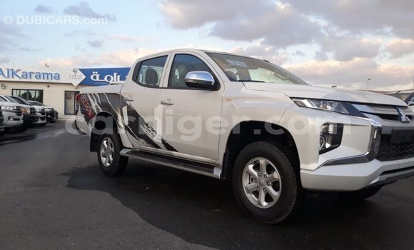 Buy Import Mitsubishi L200 White Car in Import - Dubai in Agadez Buy Import Mitsubishi L200 White Car in Import - Dubai in Agadez
