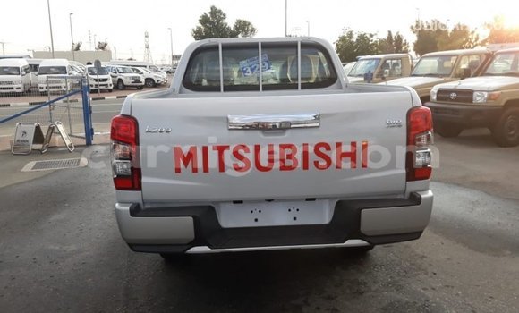 Buy Import Mitsubishi L200 White Car in Import - Dubai in Agadez Buy Import Mitsubishi L200 White Car in Import - Dubai in Agadez
