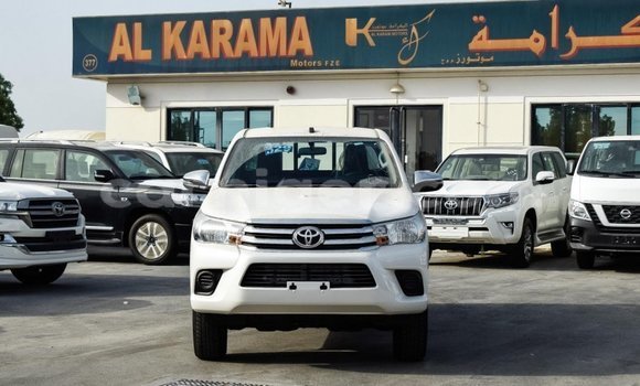Sayi Imported Toyota Hilux White Mota in Import - Dubai a Agadez Sayi Imported Toyota Hilux White Mota in Import - Dubai a Agadez