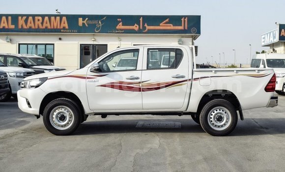 Sayi Imported Toyota Hilux White Mota in Import - Dubai a Agadez Sayi Imported Toyota Hilux White Mota in Import - Dubai a Agadez