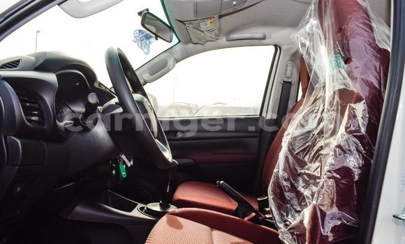 Sayi Imported Toyota Hilux White Mota in Import - Dubai a Agadez Sayi Imported Toyota Hilux White Mota in Import - Dubai a Agadez