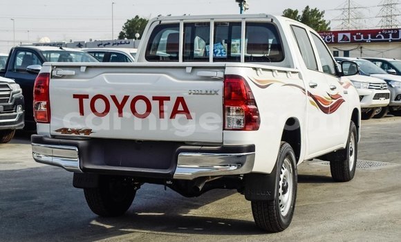 Sayi Imported Toyota Hilux White Mota in Import - Dubai a Agadez Sayi Imported Toyota Hilux White Mota in Import - Dubai a Agadez