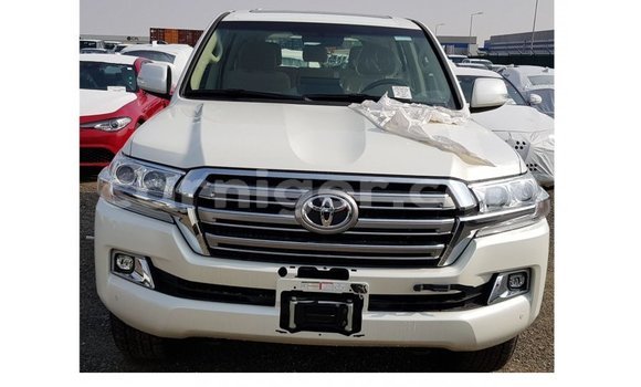 Buy Import Toyota Land Cruiser White Truck in Import - Dubai in Agadez Buy Import Toyota Land Cruiser White Truck in Import - Dubai in Agadez