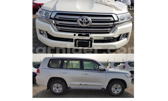 Buy Import Toyota Land Cruiser White Truck in Import - Dubai in Agadez Buy Import Toyota Land Cruiser White Truck in Import - Dubai in Agadez