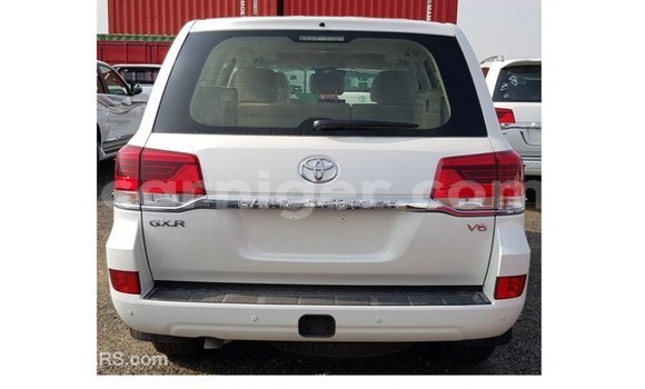 Buy Import Toyota Land Cruiser White Truck in Import - Dubai in Agadez Buy Import Toyota Land Cruiser White Truck in Import - Dubai in Agadez
