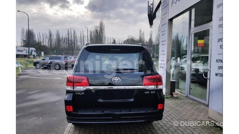 Big with watermark toyota land cruiser agadez import dubai 6252