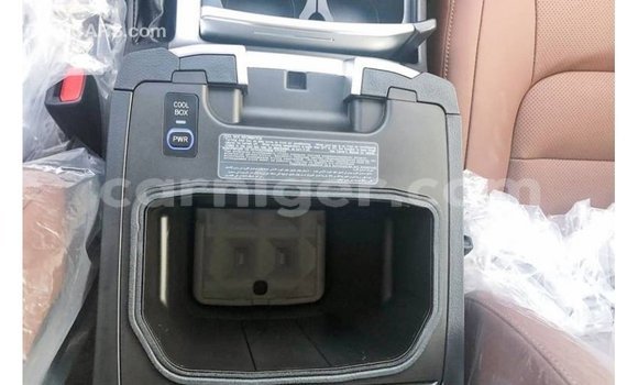 Buy Import Toyota Land Cruiser Black Truck in Import - Dubai in Agadez Buy Import Toyota Land Cruiser Black Truck in Import - Dubai in Agadez