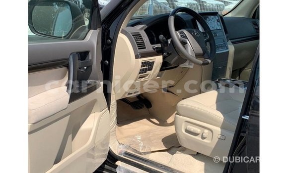Buy Import Toyota Land Cruiser Black Truck in Import - Dubai in Agadez Buy Import Toyota Land Cruiser Black Truck in Import - Dubai in Agadez