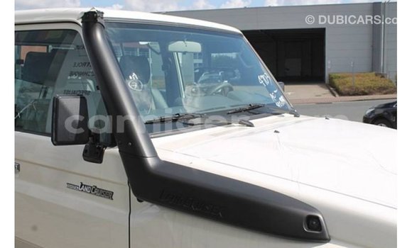 Buy Import Toyota Land Cruiser White Truck in Import - Dubai in Agadez Buy Import Toyota Land Cruiser White Truck in Import - Dubai in Agadez